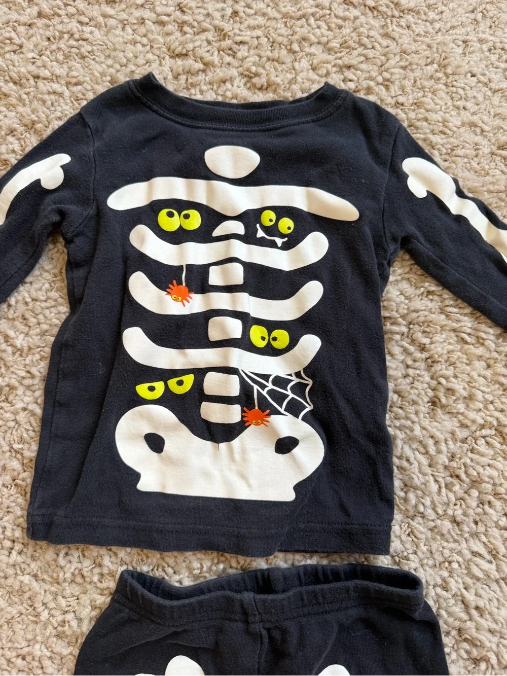 Toddler Boys Halloween Glow In The Dark Black Skeleton Pajamas with Yellow Eyes